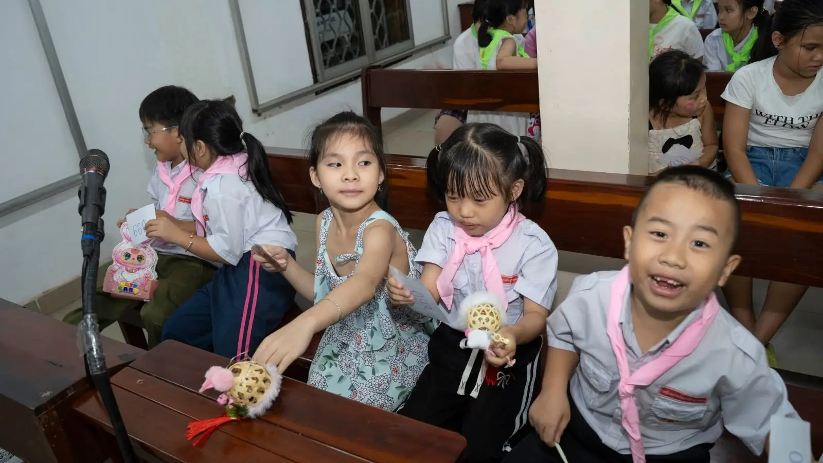 Đêm Trung Thu 2025 của thiếu nhi Giáo xứ Thánh Martino 16 Đêm Trung Thu 2025 của thiếu nhi Giáo xứ Thánh Martino - ảnh 15