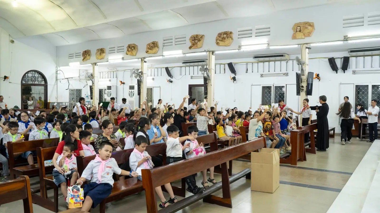 Đêm Trung Thu 2025 của thiếu nhi Giáo xứ Thánh Martino 18 Đêm Trung Thu 2025 của thiếu nhi Giáo xứ Thánh Martino - ảnh 17