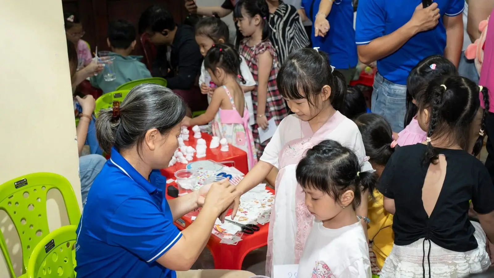 Đêm Trung Thu 2025 của thiếu nhi Giáo xứ Thánh Martino 21 Đêm Trung Thu 2025 của thiếu nhi Giáo xứ Thánh Martino - ảnh 20
