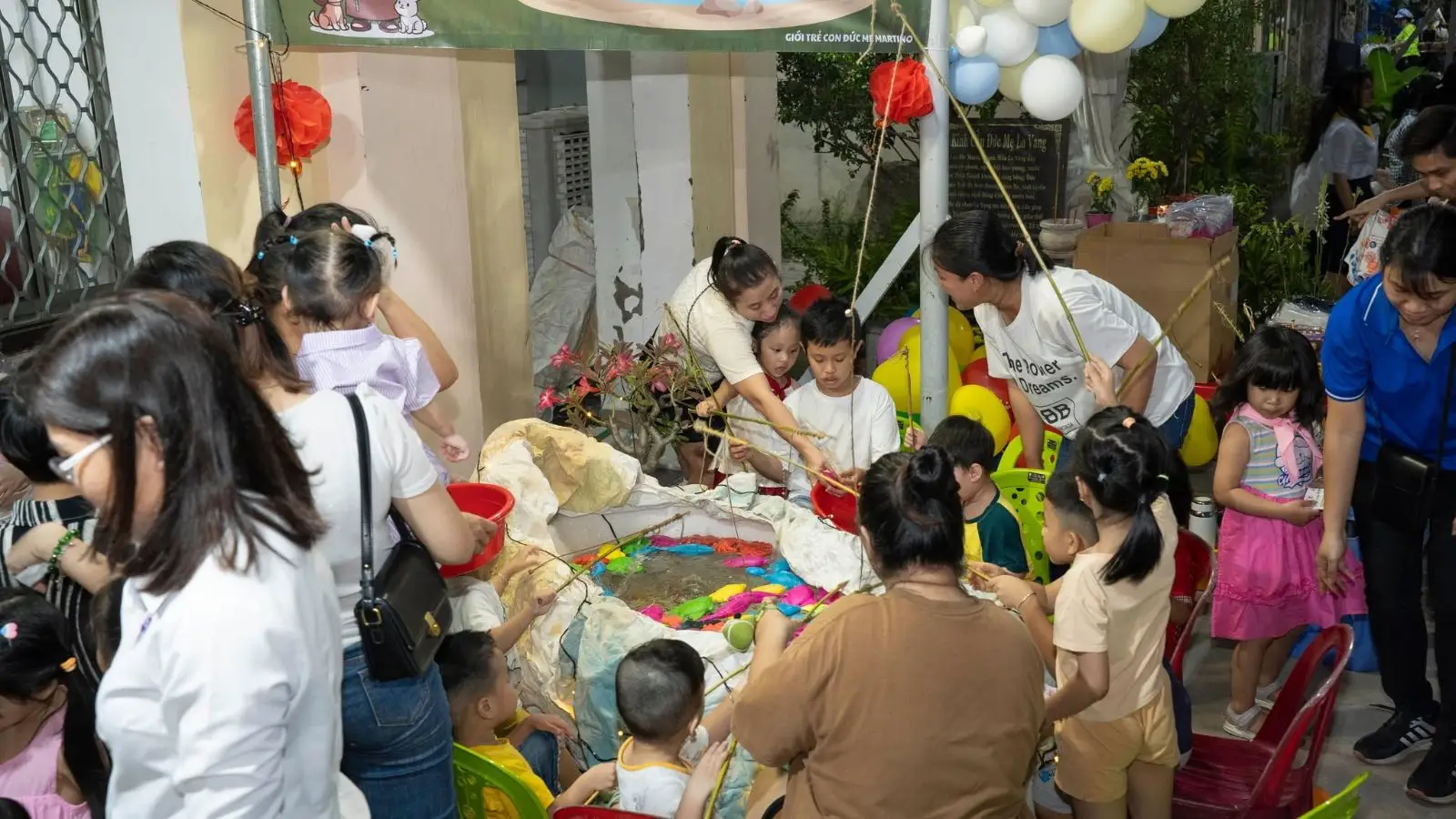 Đêm Trung Thu 2025 của thiếu nhi Giáo xứ Thánh Martino 22 Đêm Trung Thu 2025 của thiếu nhi Giáo xứ Thánh Martino - ảnh 21
