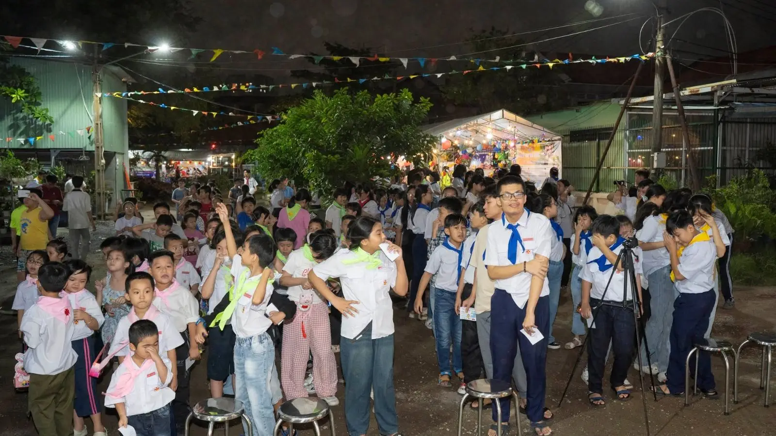 Đêm Trung Thu 2025 của thiếu nhi Giáo xứ Thánh Martino 26 Đêm Trung Thu 2025 của thiếu nhi Giáo xứ Thánh Martino - ảnh 25