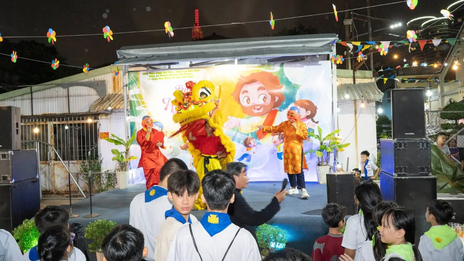 Đêm Trung Thu 2025 của thiếu nhi Giáo xứ Thánh Martino 30 Đêm Trung Thu 2025 của thiếu nhi Giáo xứ Thánh Martino - ảnh 29