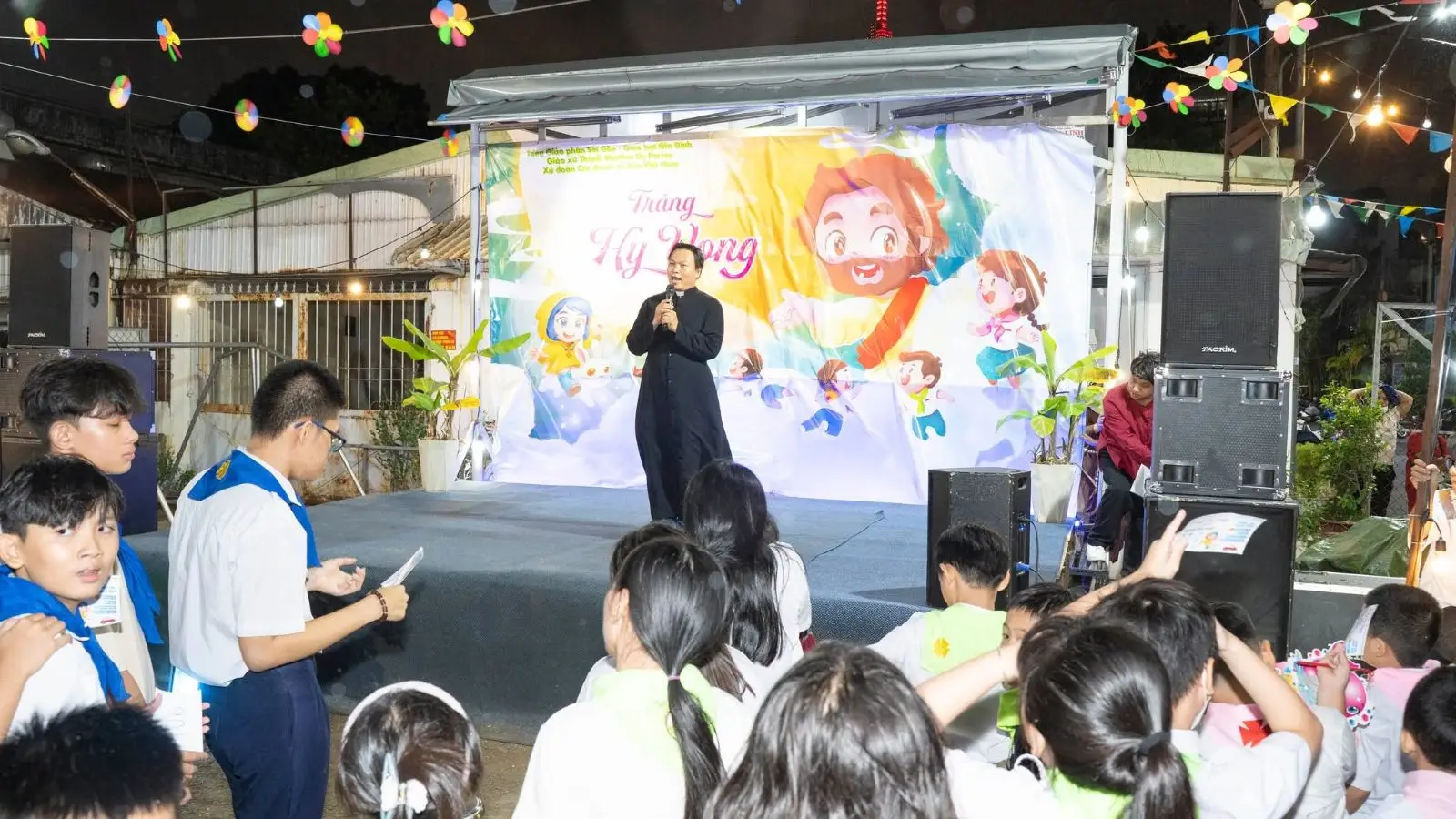 Đêm Trung Thu 2025 của thiếu nhi Giáo xứ Thánh Martino 35 Đêm Trung Thu 2025 của thiếu nhi Giáo xứ Thánh Martino - ảnh 34