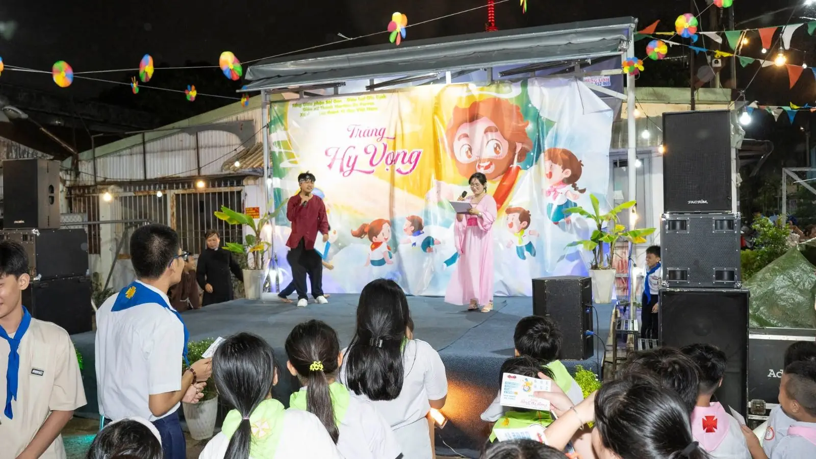 Đêm Trung Thu 2025 của thiếu nhi Giáo xứ Thánh Martino 36 Đêm Trung Thu 2025 của thiếu nhi Giáo xứ Thánh Martino - ảnh 35