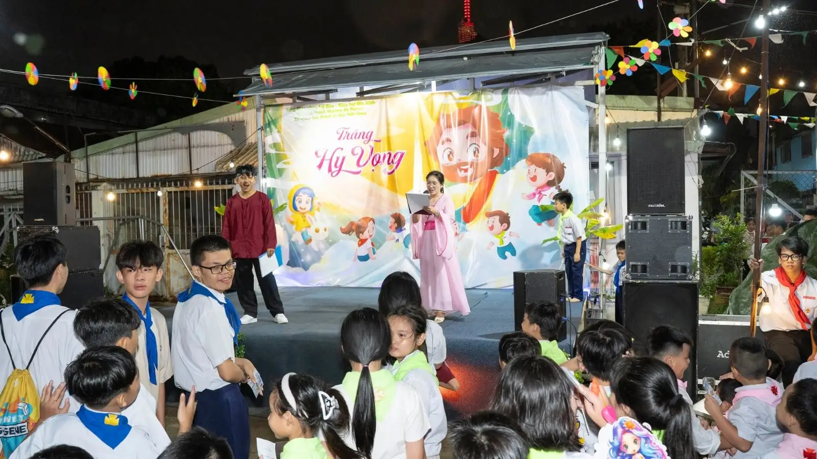 Đêm Trung Thu 2025 của thiếu nhi Giáo xứ Thánh Martino 37 Đêm Trung Thu 2025 của thiếu nhi Giáo xứ Thánh Martino - ảnh 36