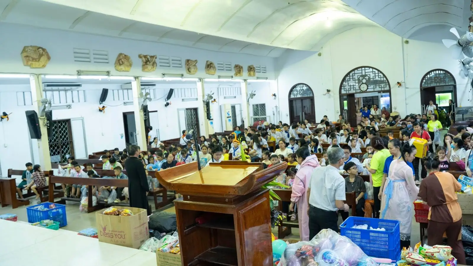 Đêm Trung Thu 2025 của thiếu nhi Giáo xứ Thánh Martino 47 Đêm Trung Thu 2025 của thiếu nhi Giáo xứ Thánh Martino - ảnh 46