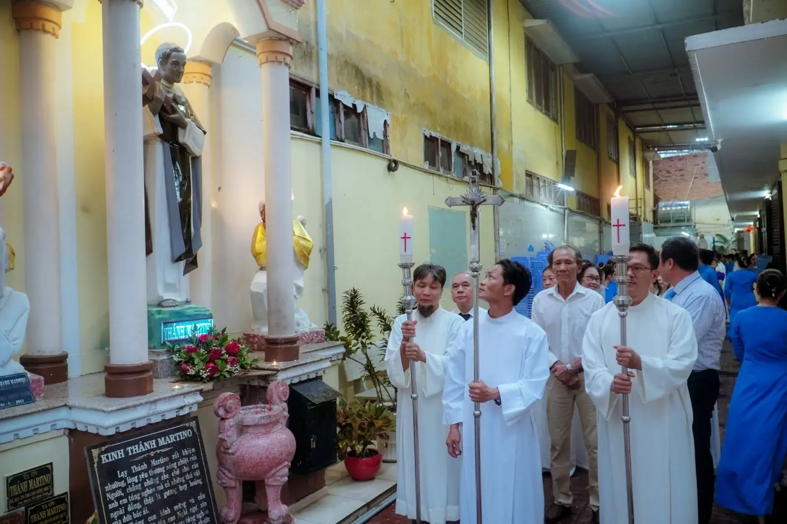 Giã hoa tháng Hoa dâng Mẹ 31.05.2024 tại Giáo xứ Thánh Martino 4 Giã hoa tháng Hoa dâng Mẹ 31.05.2024 tại Giáo xứ Thánh Martino - ảnh 3