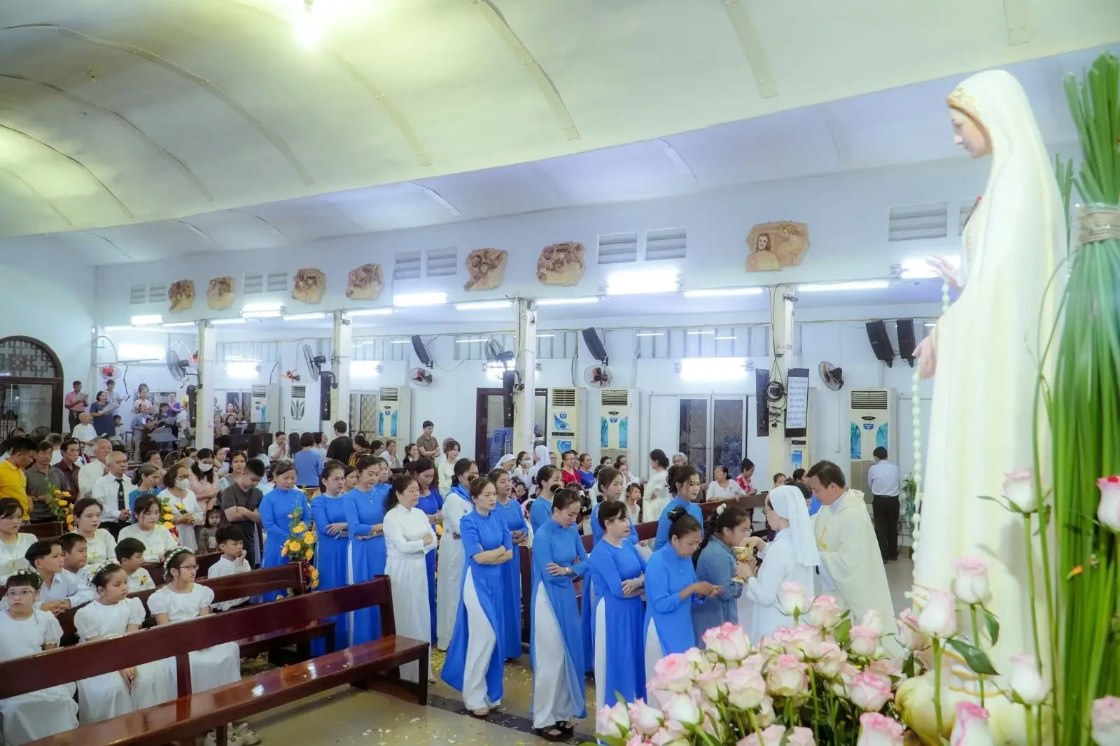 Giã hoa tháng Hoa dâng Mẹ 31.05.2024 tại Giáo xứ Thánh Martino 37 Giã hoa tháng Hoa dâng Mẹ 31.05.2024 tại Giáo xứ Thánh Martino - ảnh 36