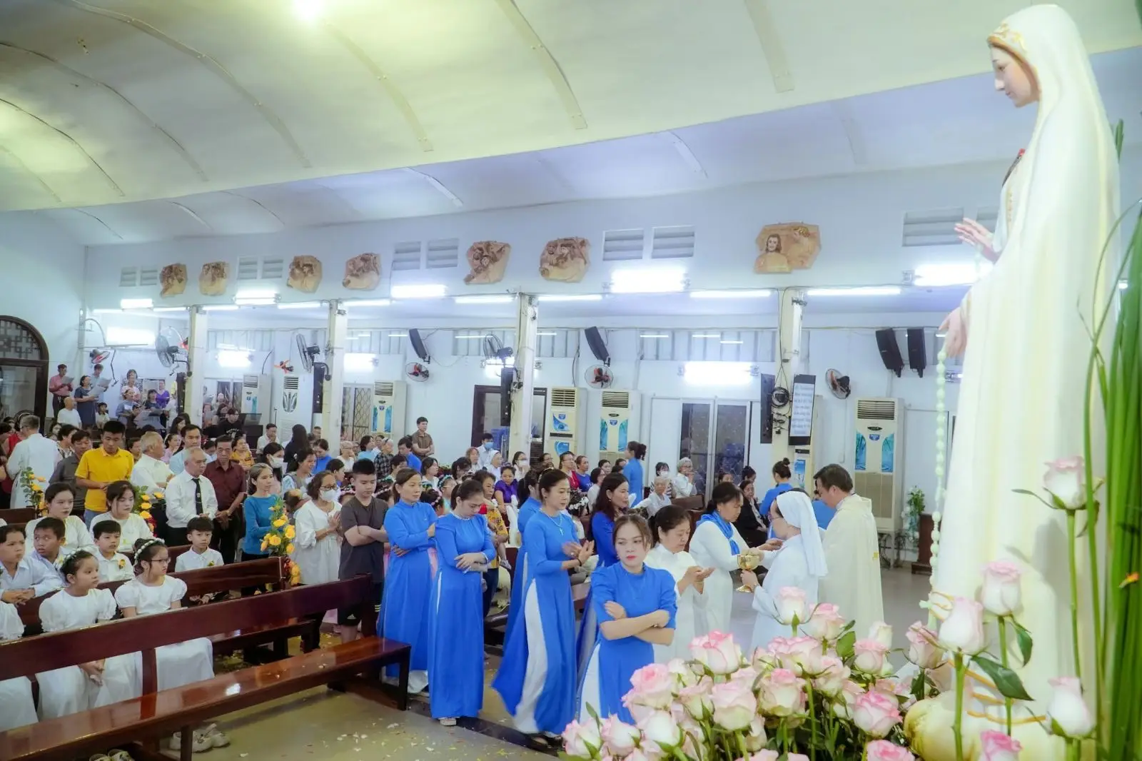 Giã hoa tháng Hoa dâng Mẹ 31.05.2024 tại Giáo xứ Thánh Martino 39 Giã hoa tháng Hoa dâng Mẹ 31.05.2024 tại Giáo xứ Thánh Martino - ảnh 38