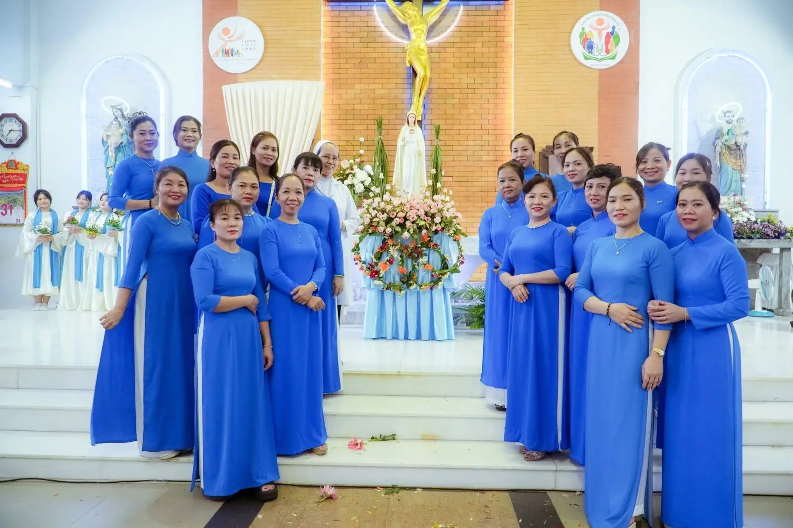 Giã hoa tháng Hoa dâng Mẹ 31.05.2024 tại Giáo xứ Thánh Martino 51 Giã hoa tháng Hoa dâng Mẹ 31.05.2024 tại Giáo xứ Thánh Martino - ảnh 50