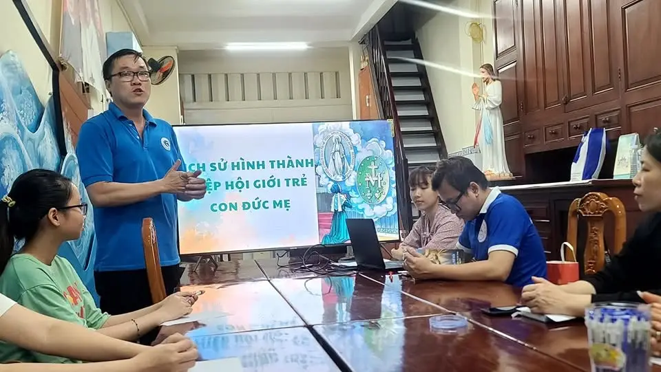 Giới trẻ Giáo xứ Thánh Martino cảm ơn Giáo xứ Tân Việt và Bình Lợi nhân dịp thành lập hội Con Đức Mẹ 3 Giới trẻ Giáo xứ Thánh Martino cảm ơn Giáo xứ Tân Việt và Bình Lợi nhân dịp thành lập hội Con Đức Mẹ - ảnh 2