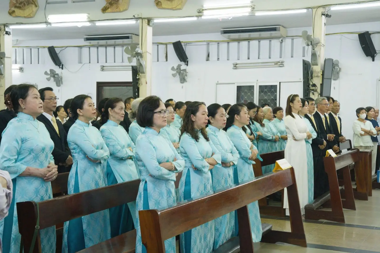 Hai cột trụ đức tin và chiếc chìa khóa của lòng vị tha tại Giáo xứ Thánh Martino 23 Hai cột trụ đức tin và chiếc chìa khóa của lòng vị tha tại Giáo xứ Thánh Martino - ảnh 22