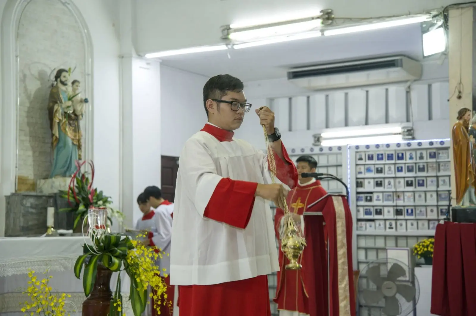 Hai cột trụ đức tin và chiếc chìa khóa của lòng vị tha tại Giáo xứ Thánh Martino 41 Hai cột trụ đức tin và chiếc chìa khóa của lòng vị tha tại Giáo xứ Thánh Martino - ảnh 40