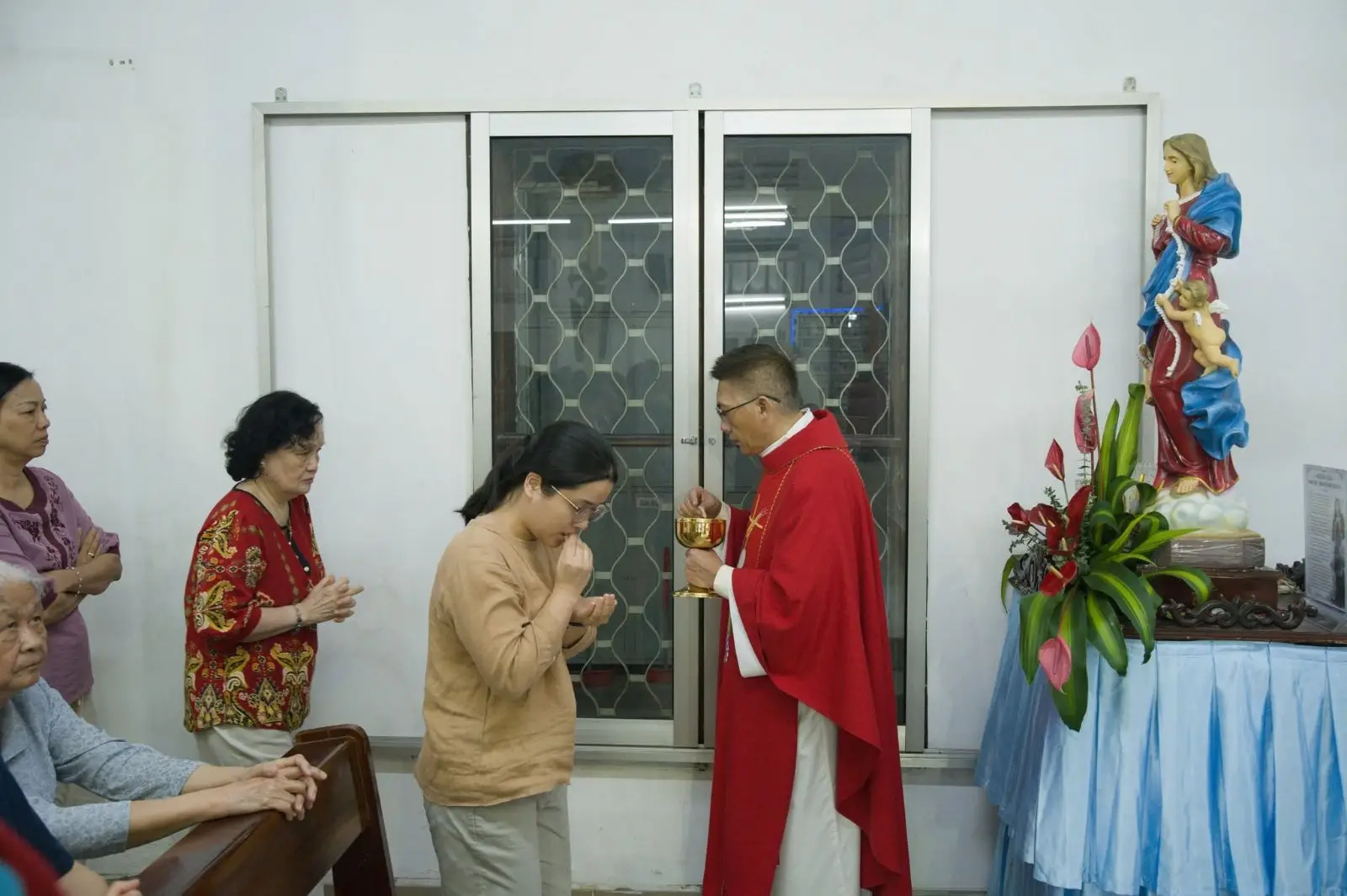 Hai cột trụ đức tin và chiếc chìa khóa của lòng vị tha tại Giáo xứ Thánh Martino 53 Hai cột trụ đức tin và chiếc chìa khóa của lòng vị tha tại Giáo xứ Thánh Martino - ảnh 52