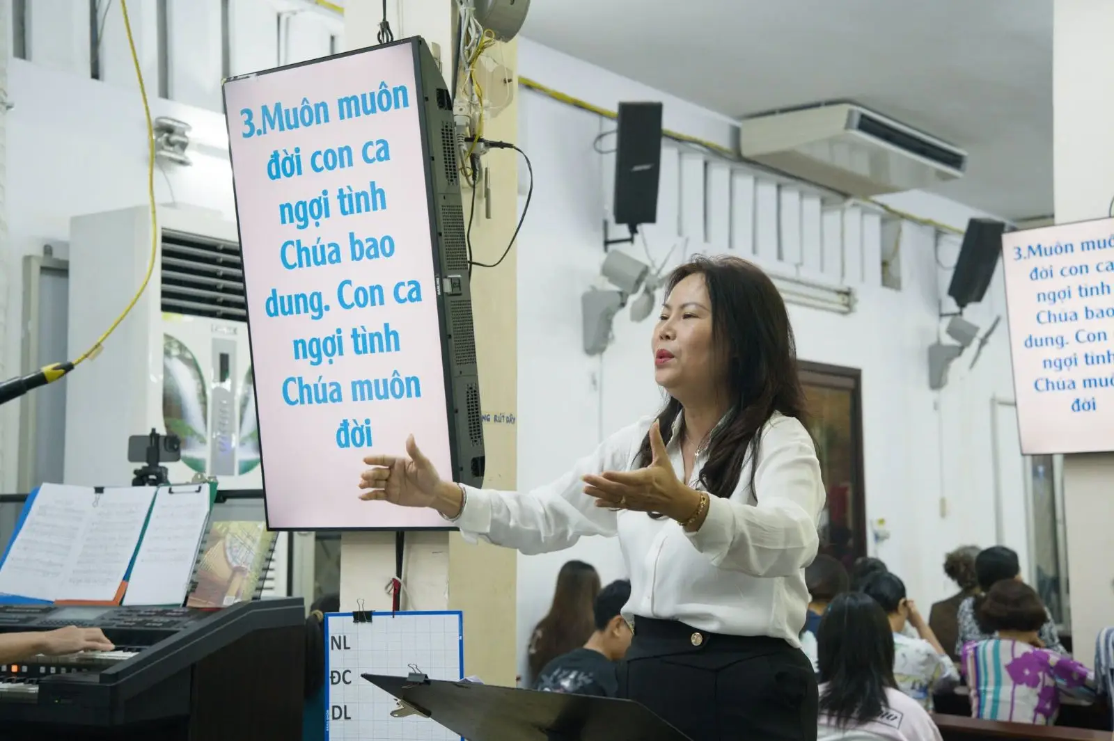 Hai cột trụ đức tin và chiếc chìa khóa của lòng vị tha tại Giáo xứ Thánh Martino 55 Hai cột trụ đức tin và chiếc chìa khóa của lòng vị tha tại Giáo xứ Thánh Martino - ảnh 54