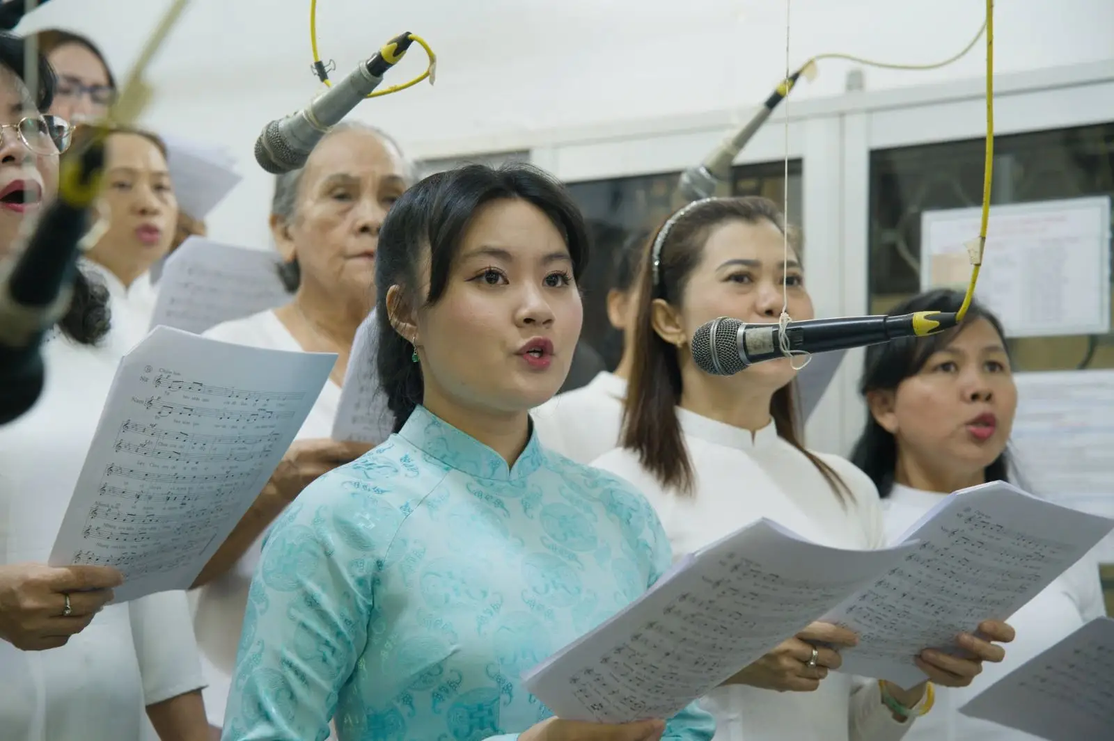 Hai cột trụ đức tin và chiếc chìa khóa của lòng vị tha tại Giáo xứ Thánh Martino 57 Hai cột trụ đức tin và chiếc chìa khóa của lòng vị tha tại Giáo xứ Thánh Martino - ảnh 56