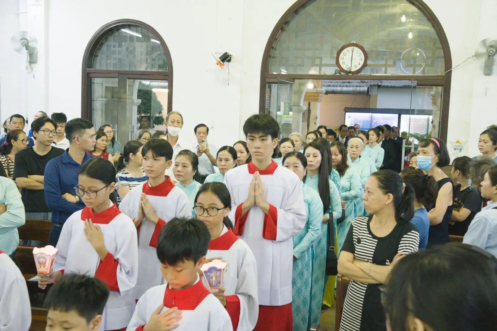Hai cột trụ đức tin và chiếc chìa khóa của lòng vị tha tại Giáo xứ Thánh Martino 7 Hai cột trụ đức tin và chiếc chìa khóa của lòng vị tha tại Giáo xứ Thánh Martino - ảnh 6