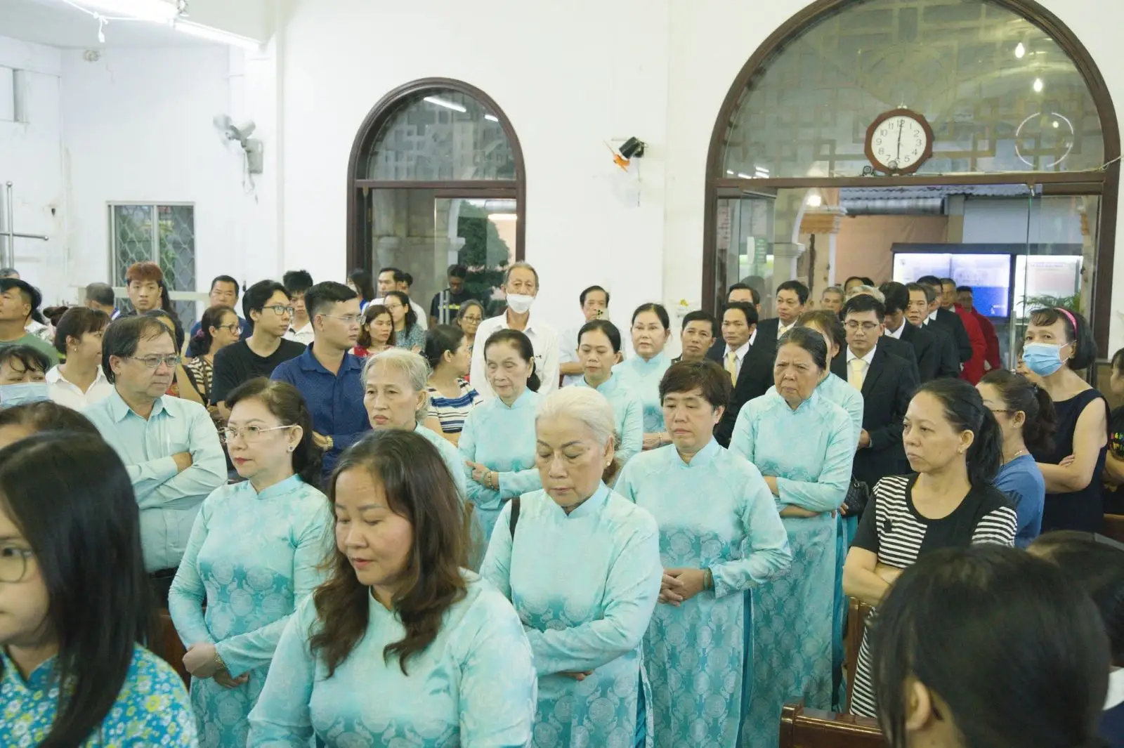 Hai cột trụ đức tin và chiếc chìa khóa của lòng vị tha tại Giáo xứ Thánh Martino 9 Hai cột trụ đức tin và chiếc chìa khóa của lòng vị tha tại Giáo xứ Thánh Martino - ảnh 8