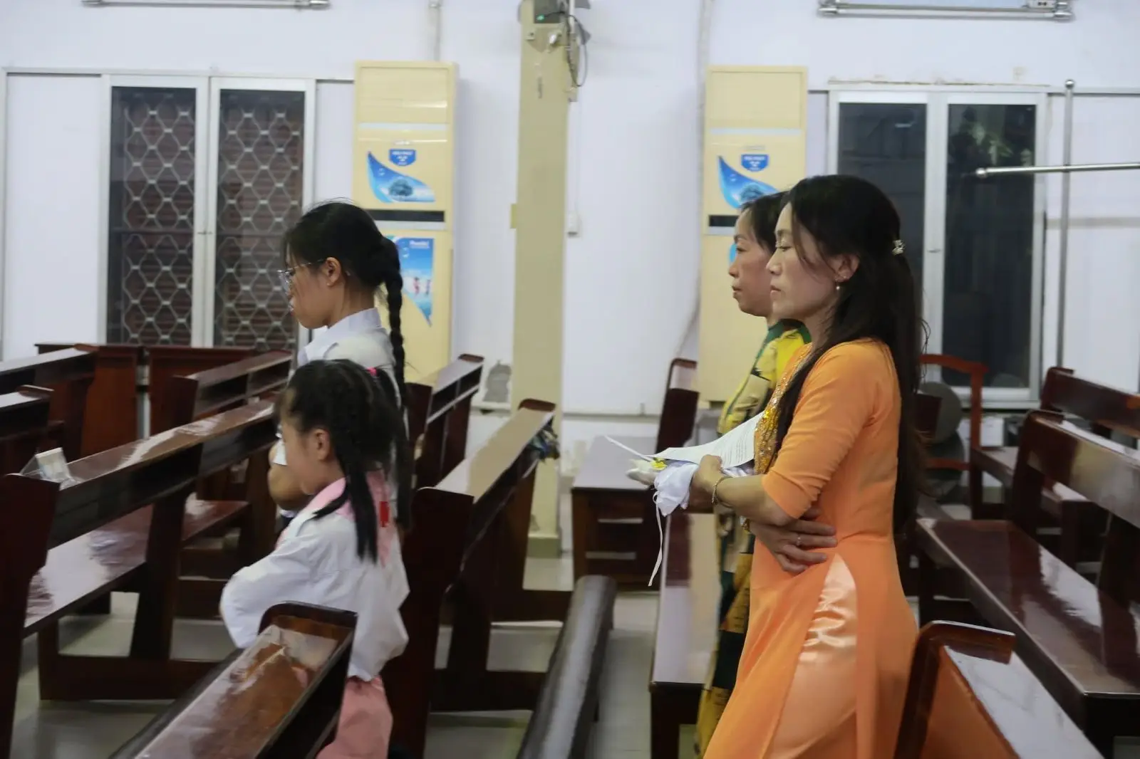 Hai em thiếu nhi lãnh nhận Bí tích Rửa Tội ngày 22/10/2026 - ảnh 1