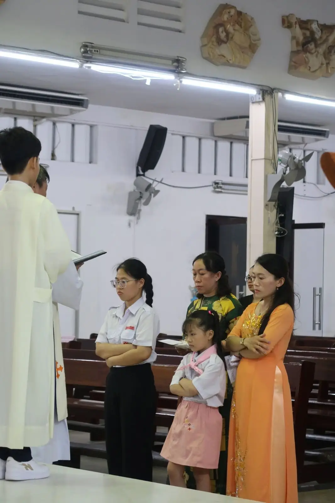 Hai em thiếu nhi lãnh nhận Bí tích Rửa Tội ngày 22/10/2026 - ảnh 3