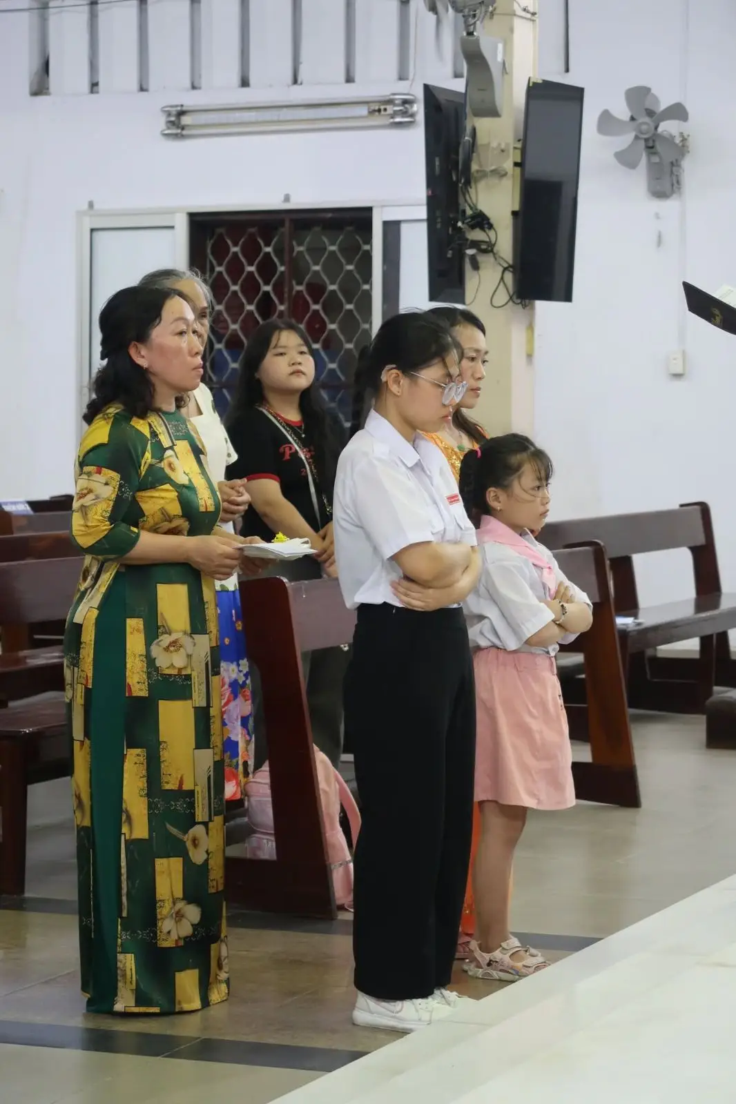 Hai em thiếu nhi lãnh nhận Bí tích Rửa Tội ngày 22/10/2026 - ảnh 4