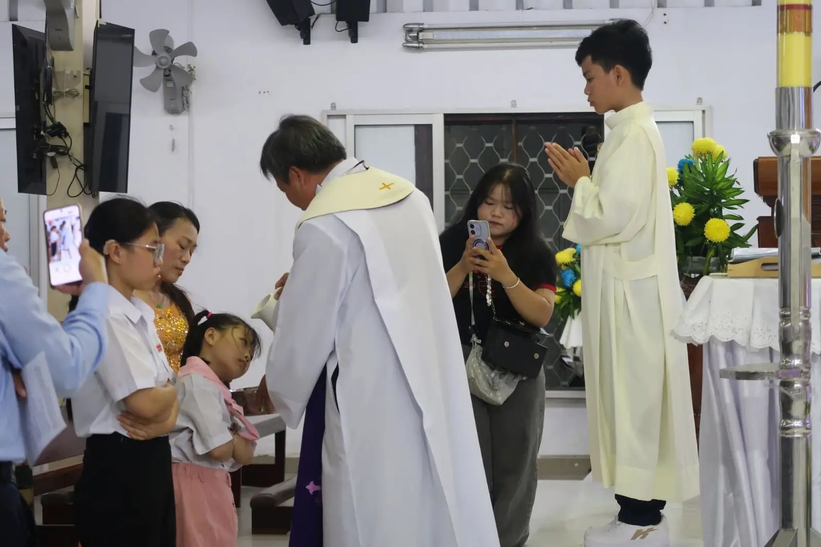 Hai em thiếu nhi lãnh nhận Bí tích Rửa Tội ngày 22/10/2026 - ảnh 8