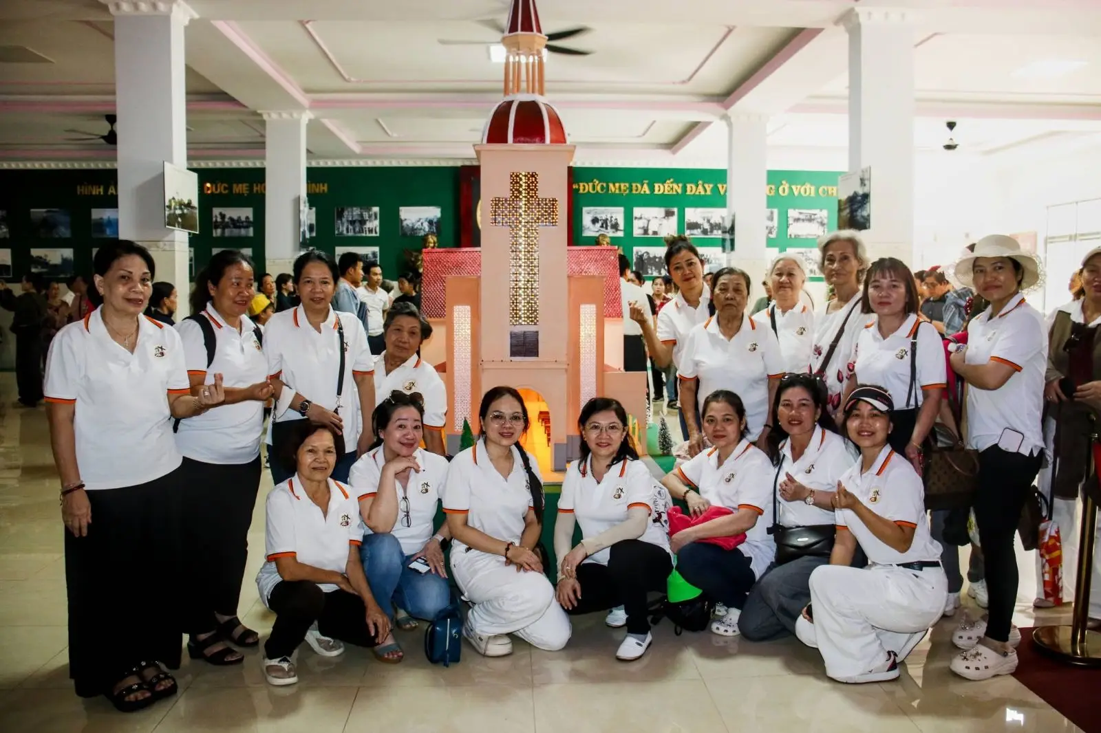 Hành hương Đức Mẹ La Mã Bến Tre: điểm dừng chân đầu tiên của đoàn Giáo xứ Thánh Martino - ảnh 1