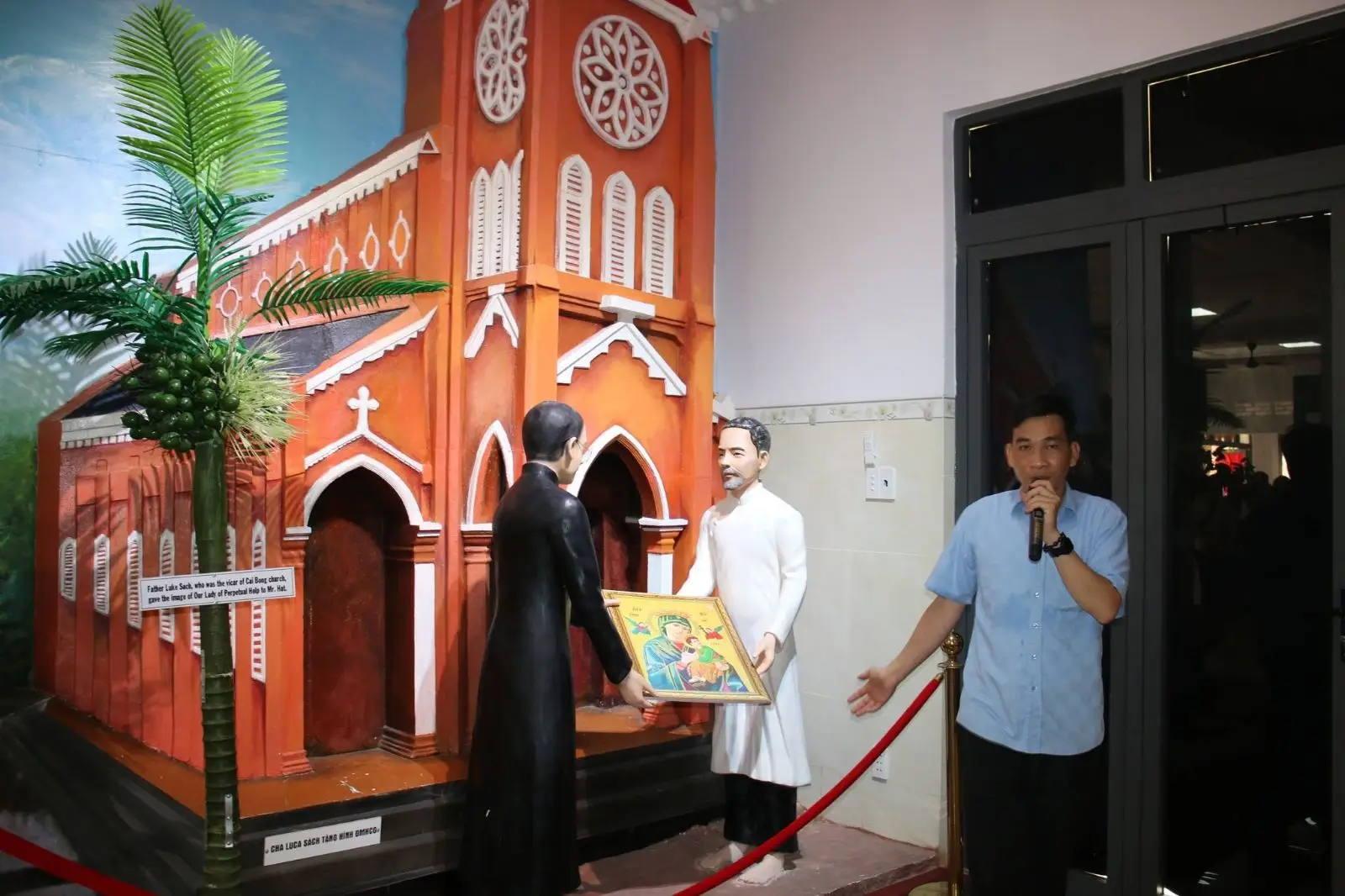 Hành hương Đức Mẹ La Mã Bến Tre: điểm dừng chân đầu tiên của đoàn Giáo xứ Thánh Martino 11 Hành hương Đức Mẹ La Mã Bến Tre: điểm dừng chân đầu tiên của đoàn Giáo xứ Thánh Martino - ảnh 10