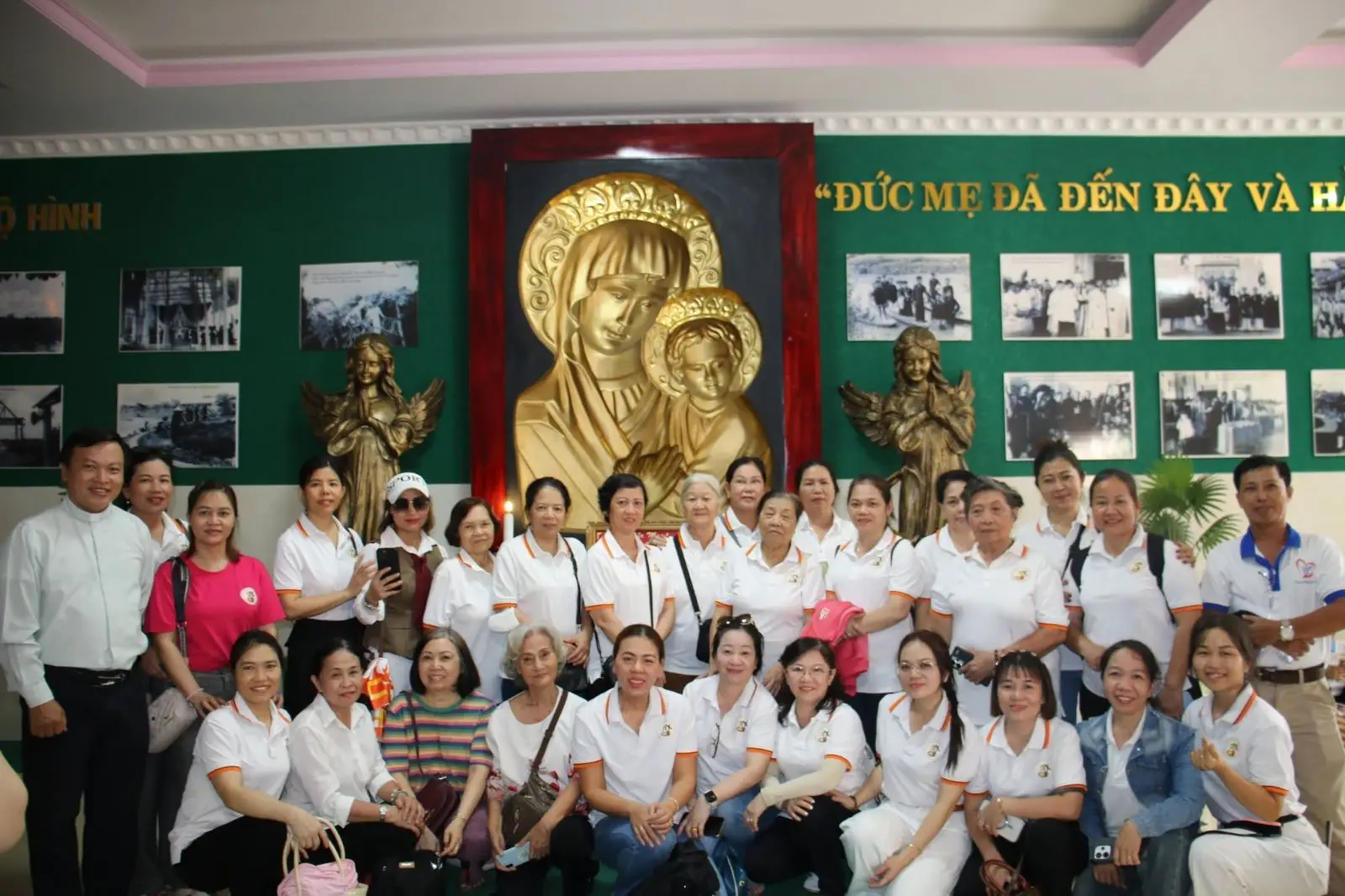 Hành hương Đức Mẹ La Mã Bến Tre: điểm dừng chân đầu tiên của đoàn Giáo xứ Thánh Martino 19 Hành hương Đức Mẹ La Mã Bến Tre: điểm dừng chân đầu tiên của đoàn Giáo xứ Thánh Martino - ảnh 18