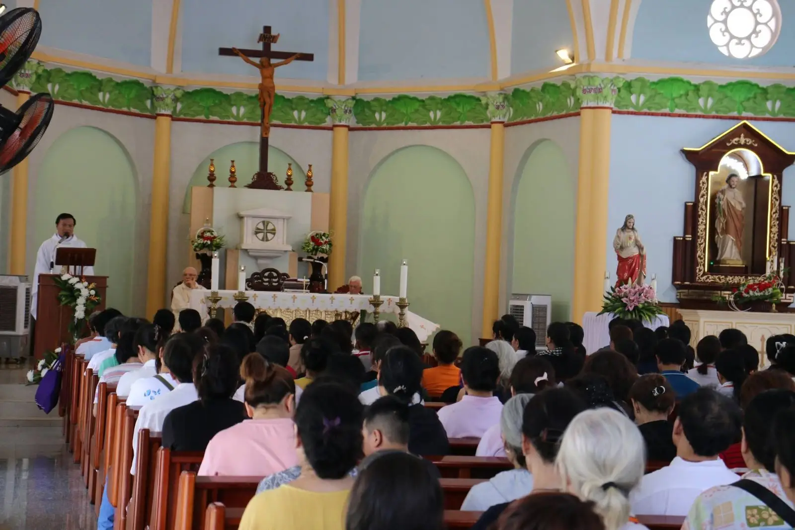 Hành hương Đức Mẹ La Mã Bến Tre: điểm dừng chân đầu tiên của đoàn Giáo xứ Thánh Martino 25 Hành hương Đức Mẹ La Mã Bến Tre: điểm dừng chân đầu tiên của đoàn Giáo xứ Thánh Martino - ảnh 24