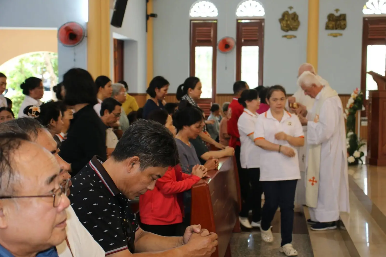 Hành hương Đức Mẹ La Mã Bến Tre: điểm dừng chân đầu tiên của đoàn Giáo xứ Thánh Martino 32 Hành hương Đức Mẹ La Mã Bến Tre: điểm dừng chân đầu tiên của đoàn Giáo xứ Thánh Martino - ảnh 31