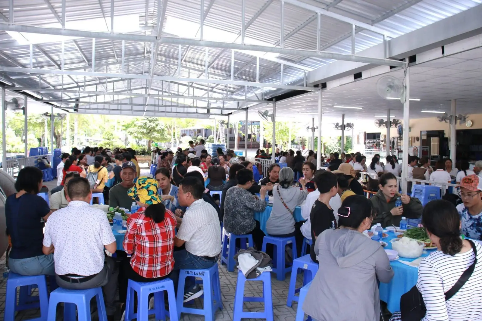 Hành hương Đức Mẹ La Mã Bến Tre: điểm dừng chân đầu tiên của đoàn Giáo xứ Thánh Martino 41 Hành hương Đức Mẹ La Mã Bến Tre: điểm dừng chân đầu tiên của đoàn Giáo xứ Thánh Martino - ảnh 40