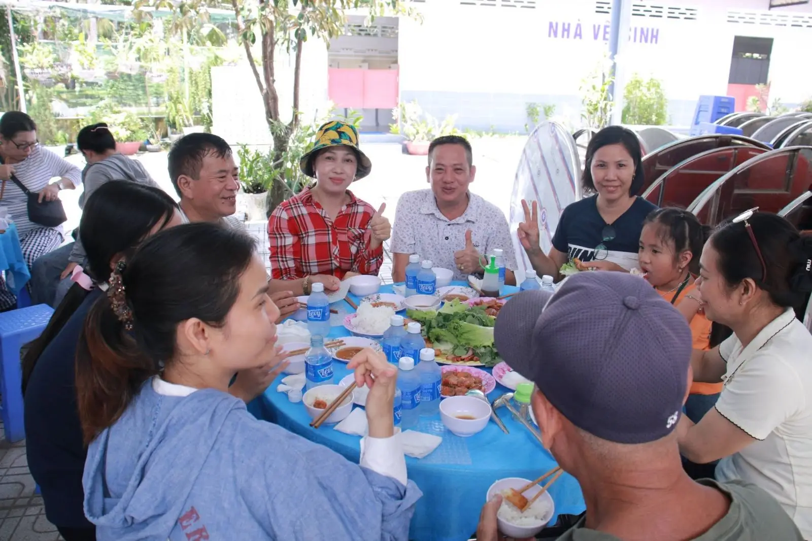 Hành hương Đức Mẹ La Mã Bến Tre: điểm dừng chân đầu tiên của đoàn Giáo xứ Thánh Martino 42 Hành hương Đức Mẹ La Mã Bến Tre: điểm dừng chân đầu tiên của đoàn Giáo xứ Thánh Martino - ảnh 41