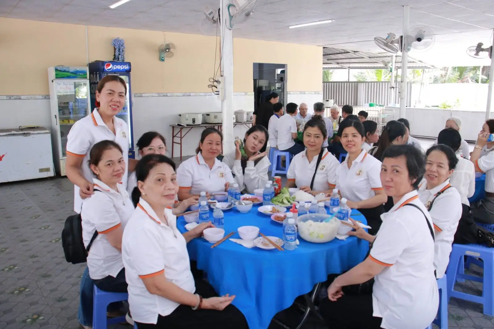 Hành hương Đức Mẹ La Mã Bến Tre: điểm dừng chân đầu tiên của đoàn Giáo xứ Thánh Martino 43 Hành hương Đức Mẹ La Mã Bến Tre: điểm dừng chân đầu tiên của đoàn Giáo xứ Thánh Martino - ảnh 42