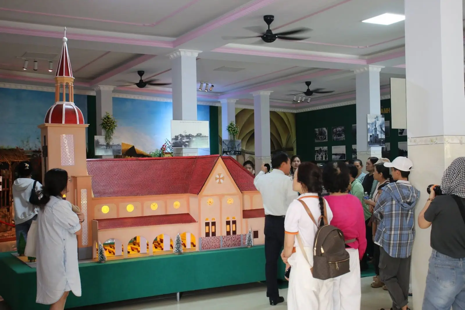 Hành hương Đức Mẹ La Mã Bến Tre: điểm dừng chân đầu tiên của đoàn Giáo xứ Thánh Martino 7 Hành hương Đức Mẹ La Mã Bến Tre: điểm dừng chân đầu tiên của đoàn Giáo xứ Thánh Martino - ảnh 6