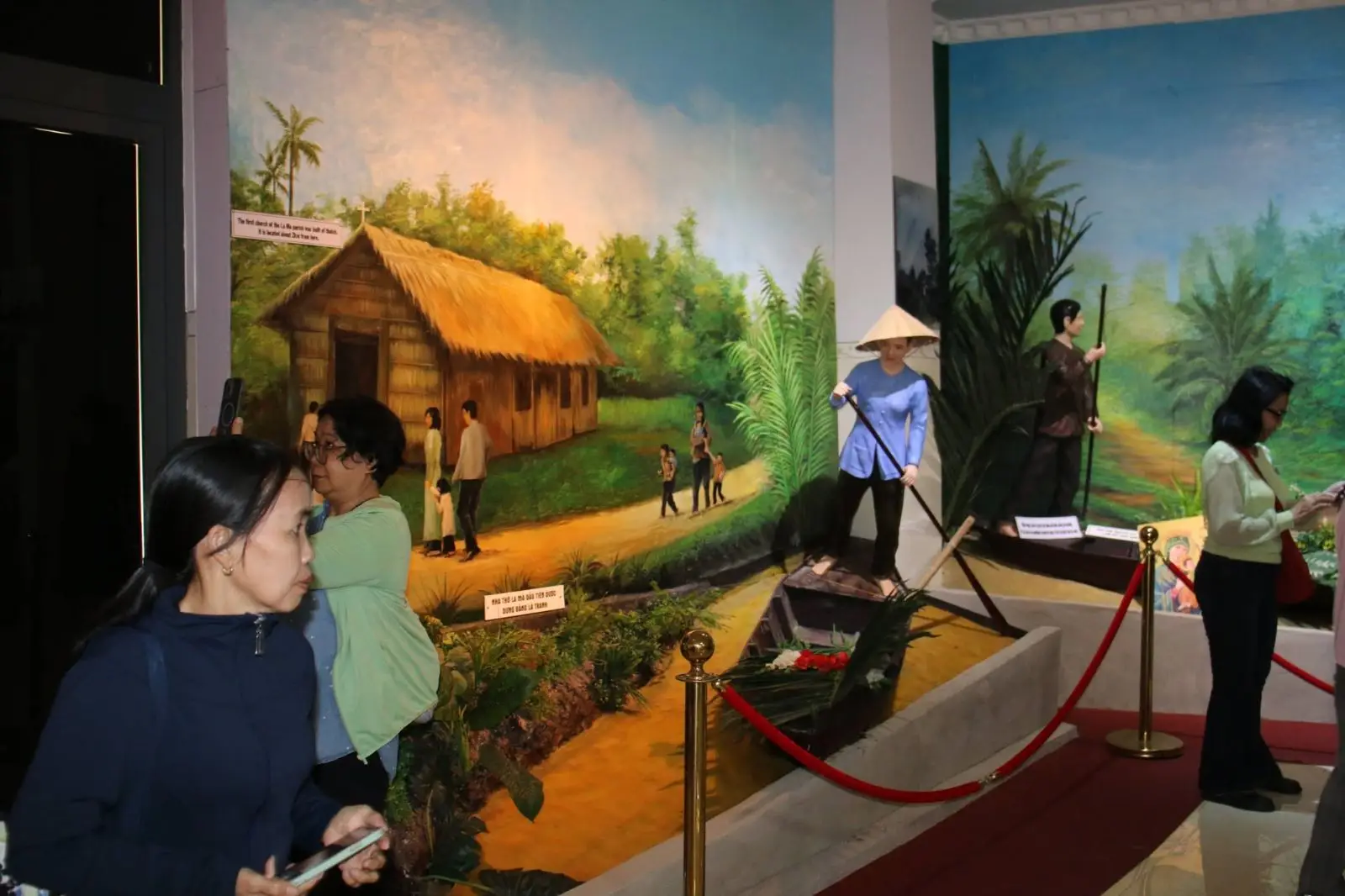 Hành hương Đức Mẹ La Mã Bến Tre: điểm dừng chân đầu tiên của đoàn Giáo xứ Thánh Martino 8 Hành hương Đức Mẹ La Mã Bến Tre: điểm dừng chân đầu tiên của đoàn Giáo xứ Thánh Martino - ảnh 7