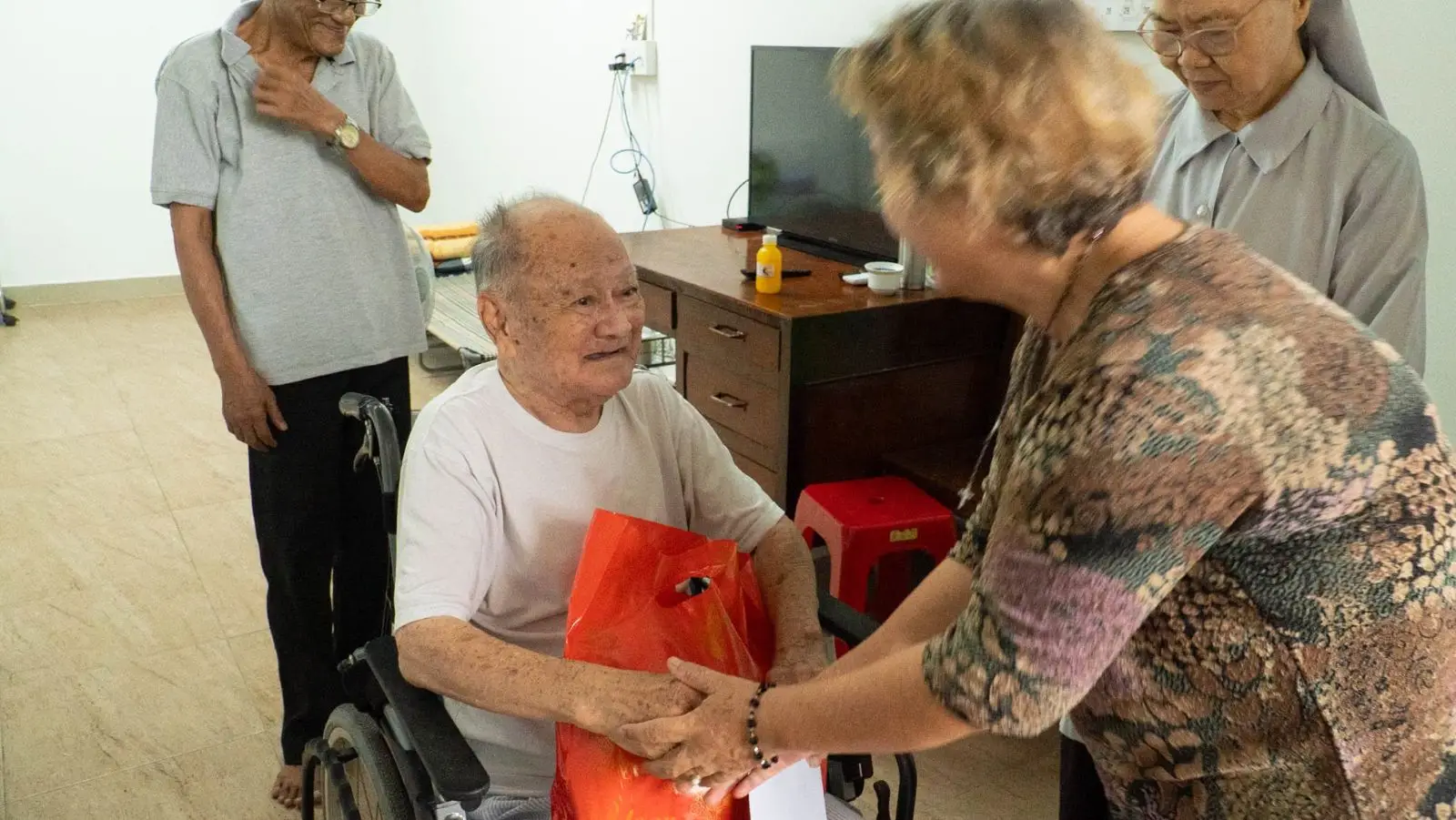 Hành hương lòng Chúa thương xót ngày 26.04.2025 của giáo dân Giáo xứ Thánh Martino 13 Hành hương lòng Chúa thương xót ngày 26.04.2025 của giáo dân Giáo xứ Thánh Martino - ảnh 12