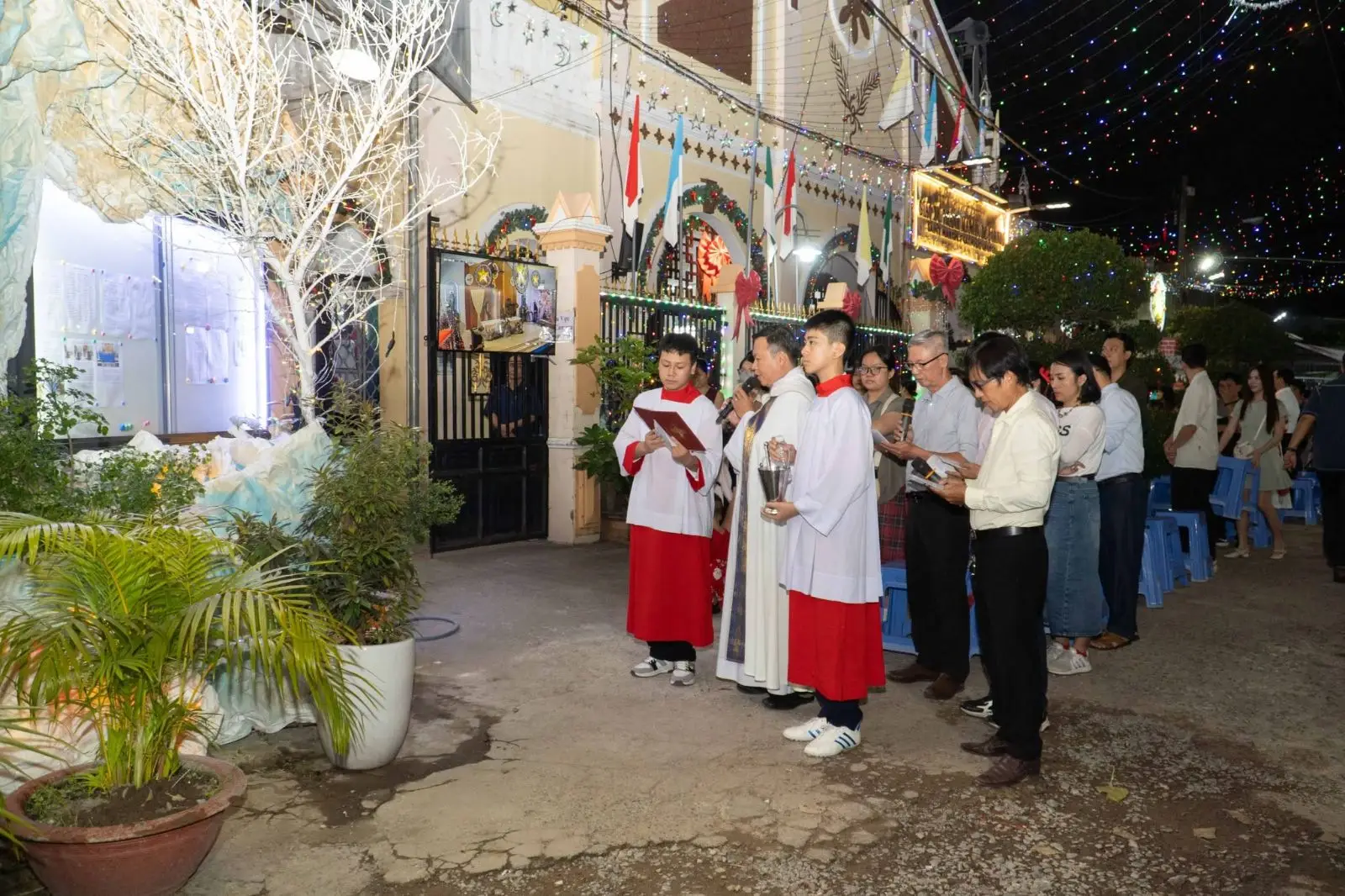 Lễ vọng Giáng Sinh 24.12.2024 tại Giáo xứ Thánh Martino - ảnh 1