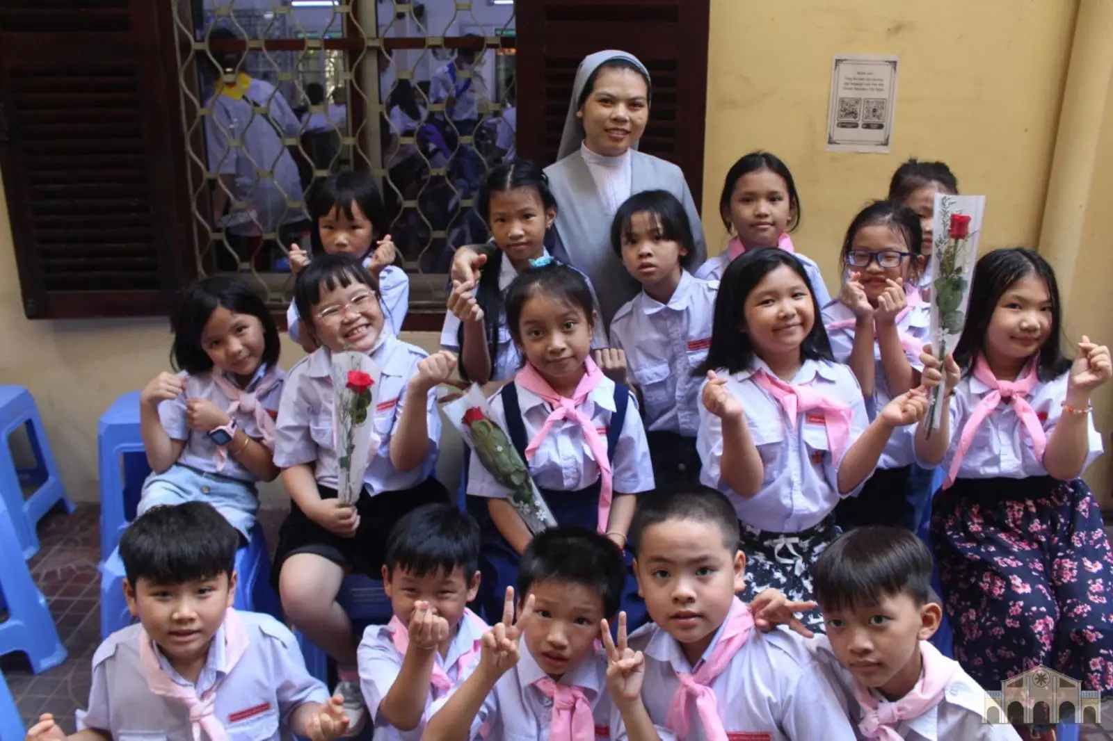 Lớp Khai Tâm 2 quây quần cùng Sr Maria K’ Nhui - ảnh 1