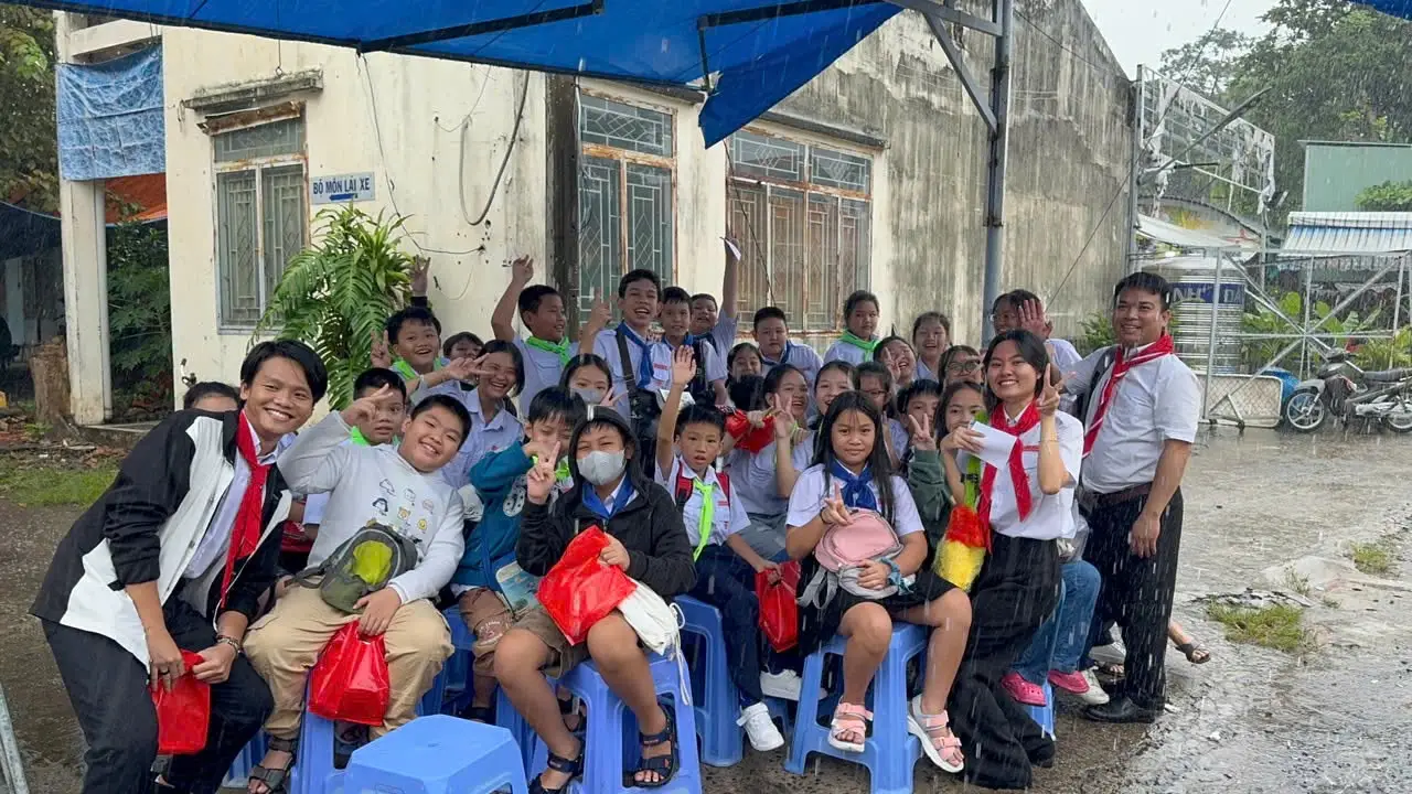 Mưa lớn sáng 15.09.2024: thiếu nhi vẫn học giáo lý trong tinh thần đoàn kết - ảnh 2