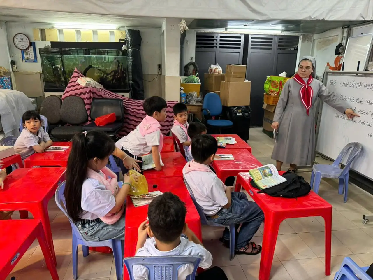 Mưa lớn sáng 15.09.2024: thiếu nhi vẫn học giáo lý trong tinh thần đoàn kết 5 Mưa lớn sáng 15.09.2024: thiếu nhi vẫn học giáo lý trong tinh thần đoàn kết - ảnh 4