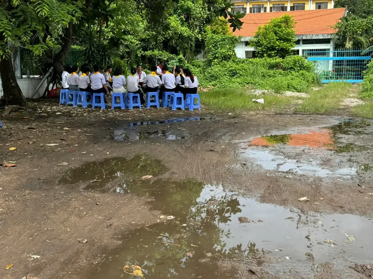 Mưa lớn sáng 15.09.2024: thiếu nhi vẫn học giáo lý trong tinh thần đoàn kết 9 Mưa lớn sáng 15.09.2024: thiếu nhi vẫn học giáo lý trong tinh thần đoàn kết - ảnh 8