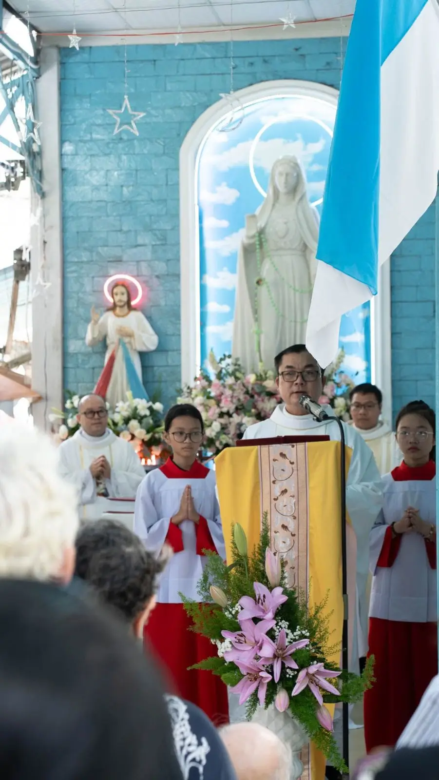Mừng lễ Đức Mẹ Fatima – bổn mạng Giáo khu 1 Giáo xứ Thánh Martino 16 Mừng lễ Đức Mẹ Fatima – bổn mạng Giáo khu 1 Giáo xứ Thánh Martino - ảnh 15