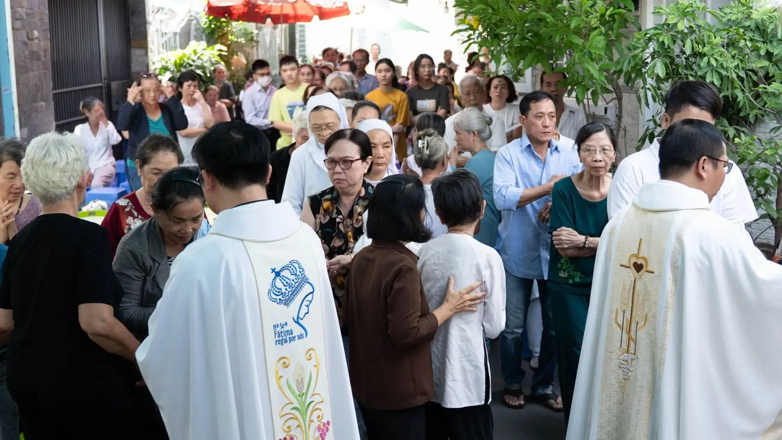 Mừng lễ Đức Mẹ Fatima – bổn mạng Giáo khu 1 Giáo xứ Thánh Martino 39 Mừng lễ Đức Mẹ Fatima – bổn mạng Giáo khu 1 Giáo xứ Thánh Martino - ảnh 38