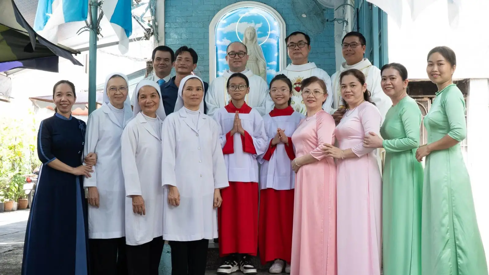 Mừng lễ Đức Mẹ Fatima – bổn mạng Giáo khu 1 Giáo xứ Thánh Martino 51 Mừng lễ Đức Mẹ Fatima – bổn mạng Giáo khu 1 Giáo xứ Thánh Martino - ảnh 50