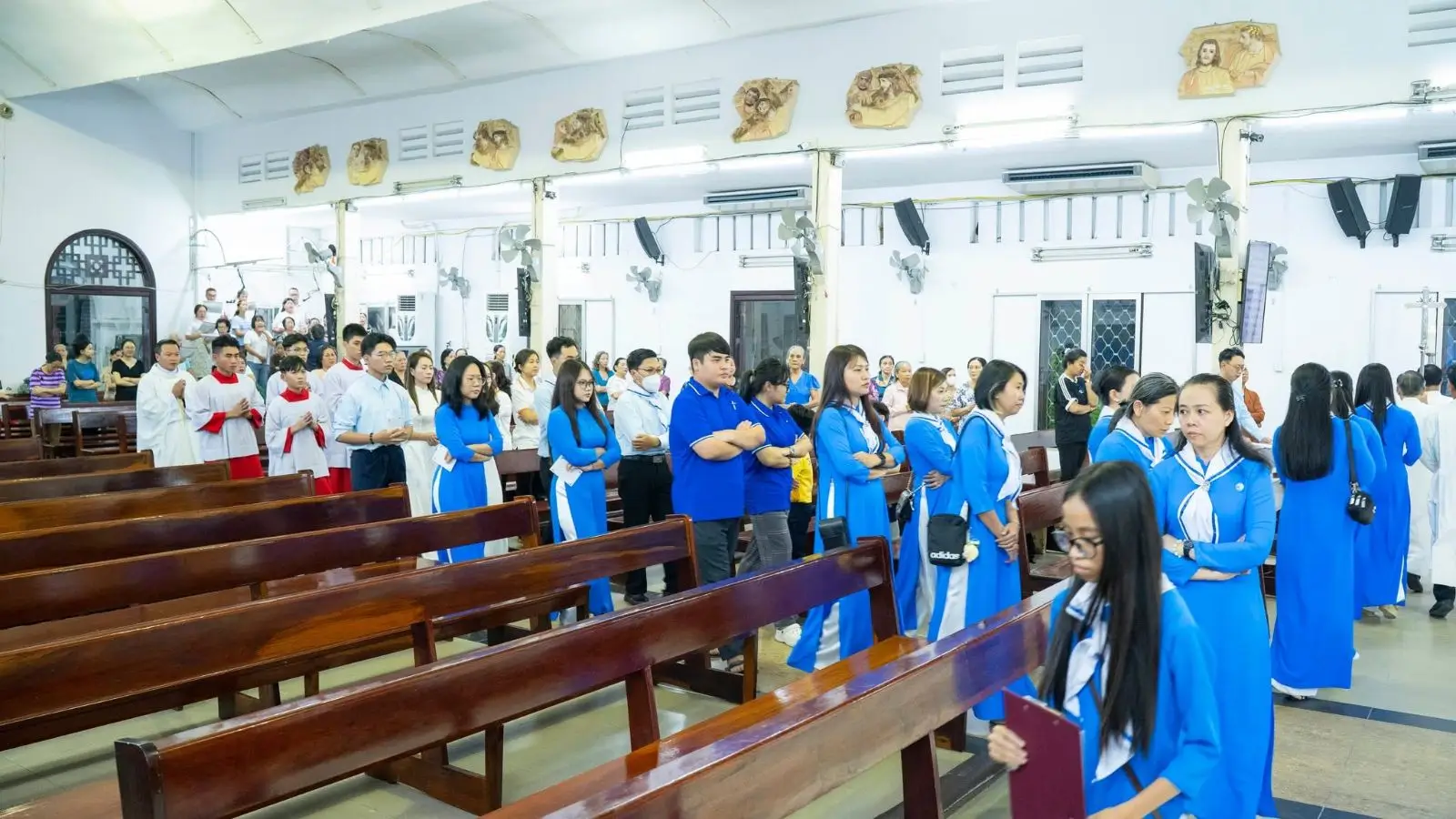 Thánh lễ Đức Mẹ dâng mình 21.11.2025 tại Giáo xứ Thánh Martino 18 Thánh lễ Đức Mẹ dâng mình 21.11.2025 tại Giáo xứ Thánh Martino - ảnh 17