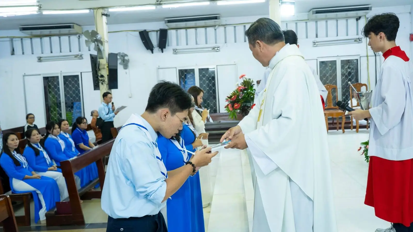 Thánh lễ Đức Mẹ dâng mình 21.11.2025 tại Giáo xứ Thánh Martino 34 Thánh lễ Đức Mẹ dâng mình 21.11.2025 tại Giáo xứ Thánh Martino - ảnh 33