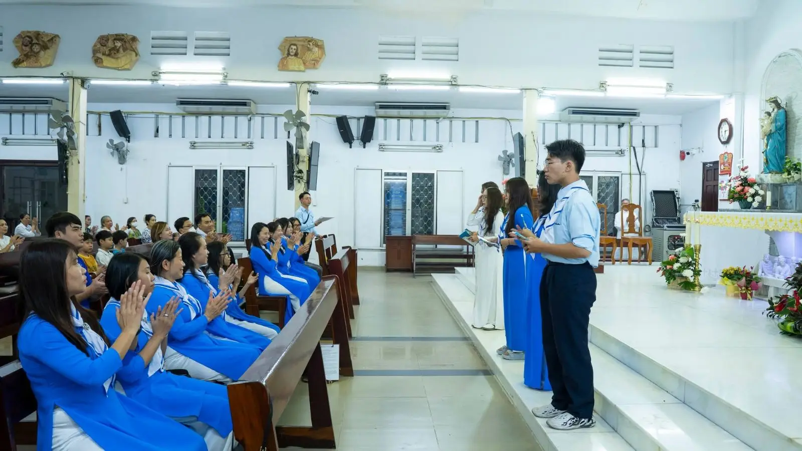 Thánh lễ Đức Mẹ dâng mình 21.11.2025 tại Giáo xứ Thánh Martino 37 Thánh lễ Đức Mẹ dâng mình 21.11.2025 tại Giáo xứ Thánh Martino - ảnh 36