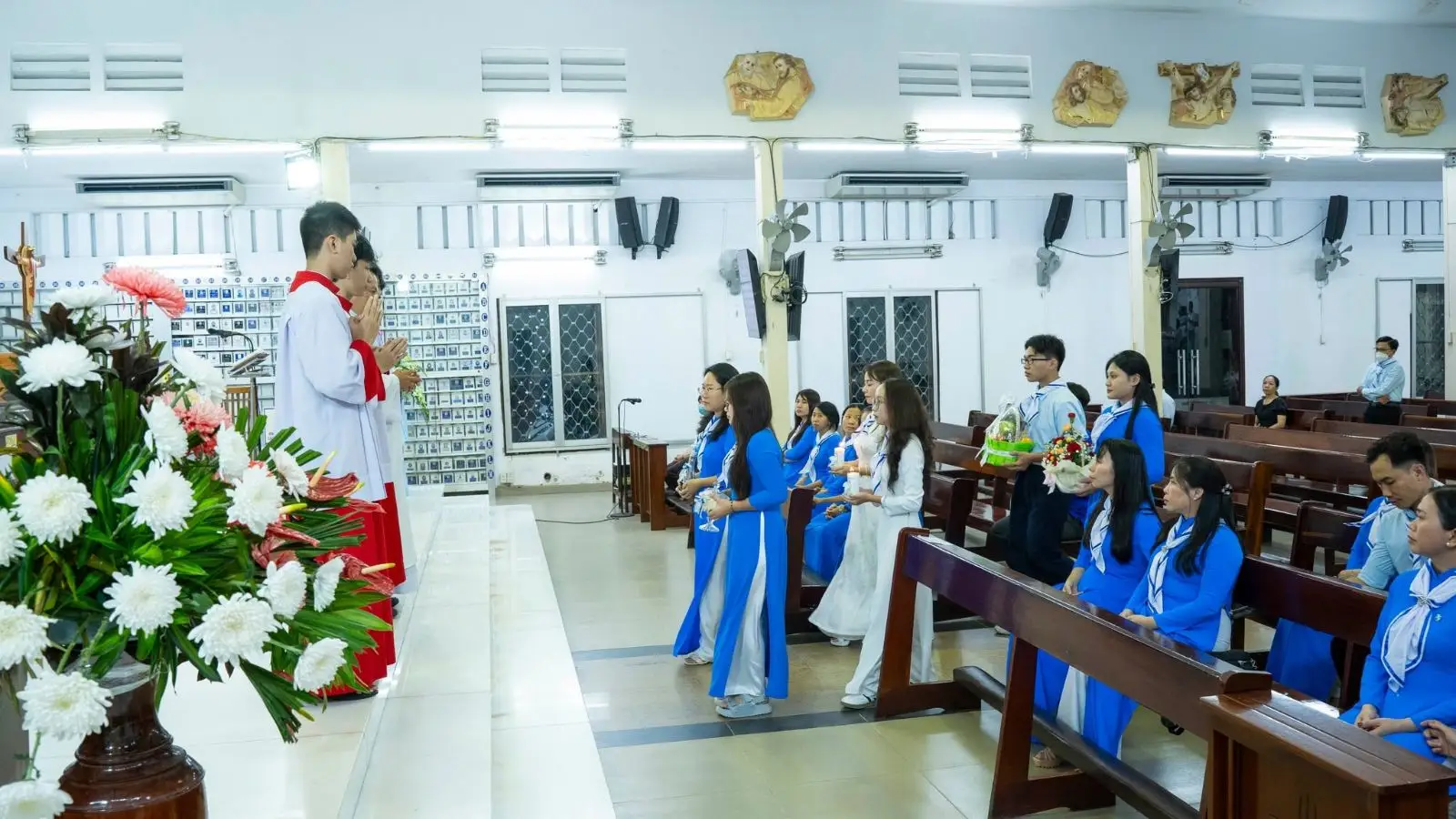 Thánh lễ Đức Mẹ dâng mình 21.11.2025 tại Giáo xứ Thánh Martino 48 Thánh lễ Đức Mẹ dâng mình 21.11.2025 tại Giáo xứ Thánh Martino - ảnh 47