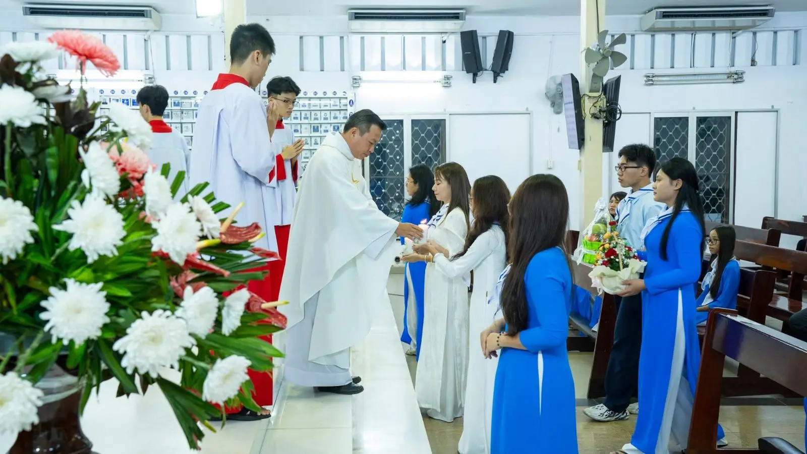 Thánh lễ Đức Mẹ dâng mình 21.11.2025 tại Giáo xứ Thánh Martino 51 Thánh lễ Đức Mẹ dâng mình 21.11.2025 tại Giáo xứ Thánh Martino - ảnh 50